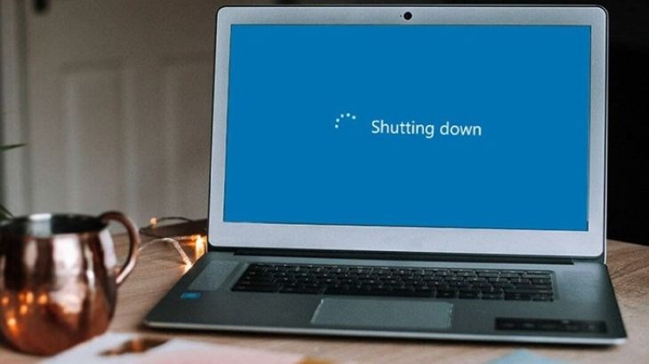 Bạn cần đảm bảo rút điện và tắt nguồn máy tính, laptop