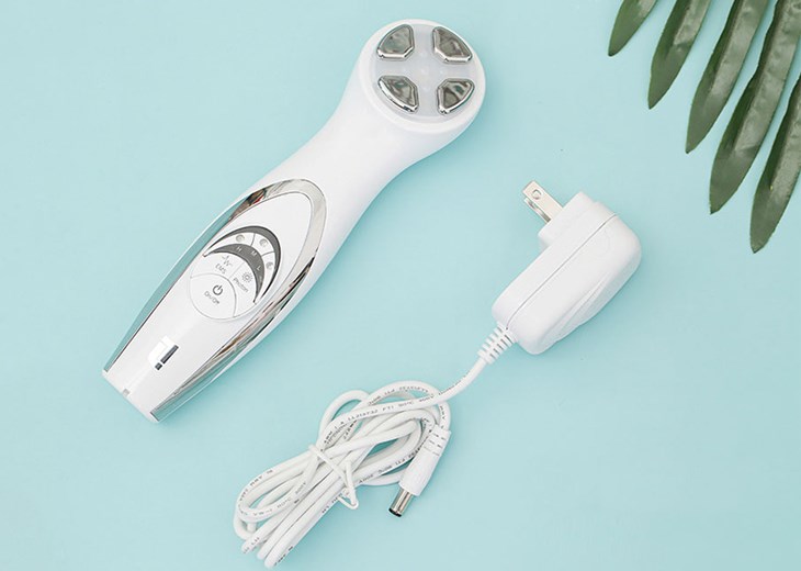 Máy massage cầm tay thường sử dụng pin Lithium