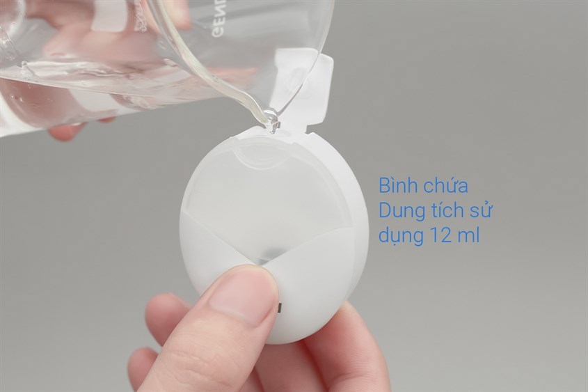 Máy xông khí dung cầm tay Yuwell M104 sở hữu bình chứa với dung tích lớn 12ml giúp người dùng sử dụng thoải mái