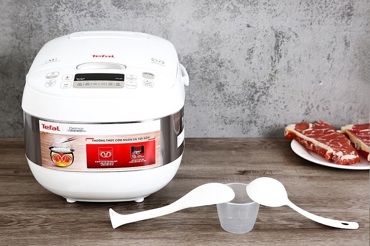 Nồi cơm điện tử Tefal 1.8 lít RK752168 thiết kế nhỏ gọn, màu sắc trang nhã tô điểm căn bếp thêm phần tinh tế