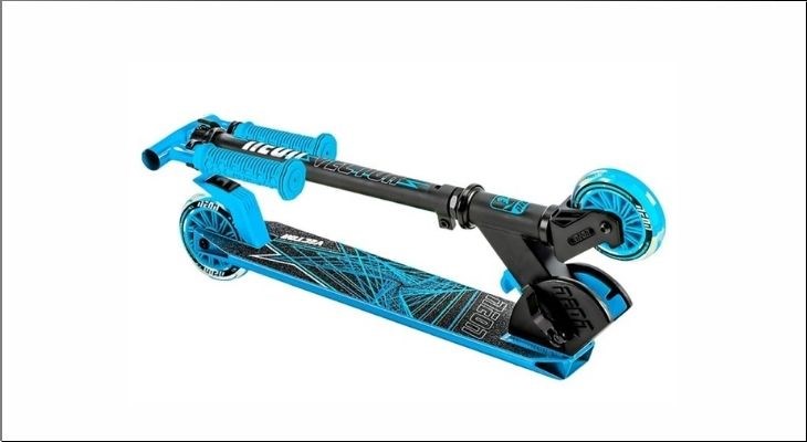 Để gấp xe Scooter Neon Vector Yvolution NT05B2 bạn chỉ cần nhấn nút chốt trên trục chính của xe và gập xuống về phía sau trên phần ván trượt là được