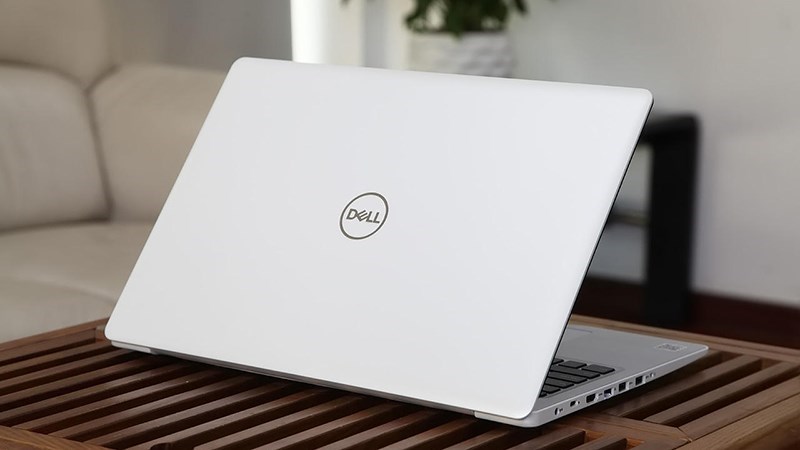 Những phiên bản Dell Inspiron với mức giá khoảng 32 triệu đồng thường có thiết kế mỏng nhẹ