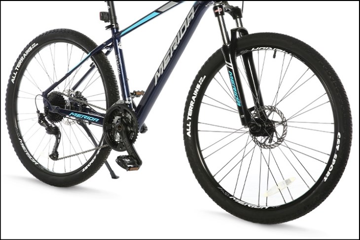 Xe đạp địa hình MTB Merida Duke 600 27.5 inch Size S  được trang bị lốp xe có nhiều gai nhỏ, hạn chế trượt bánh