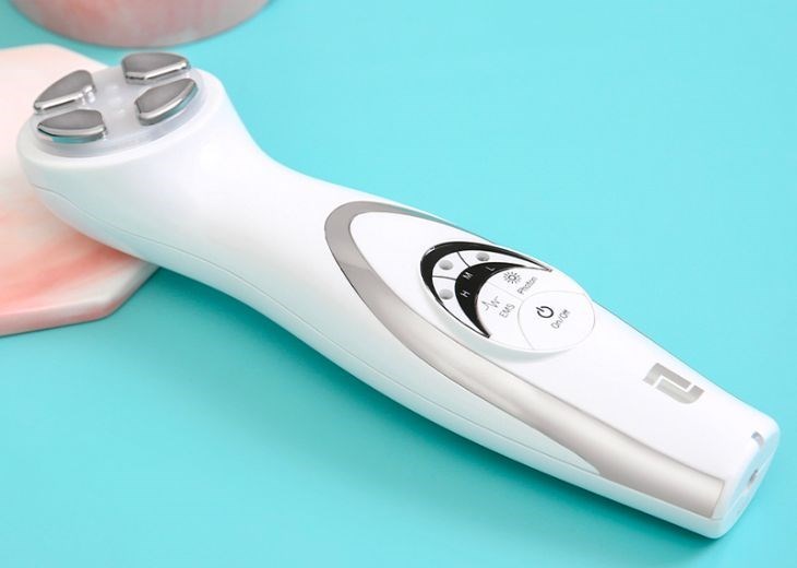 Máy massage mặt phục hồi da Lifetrons EP-100 có chế độ hẹn giờ giúp bạn kiểm soát được thời gian dễ dàng