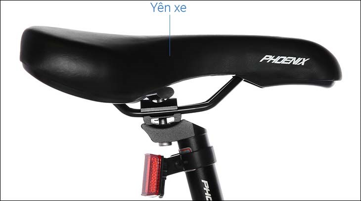 Yên xe đạp địa hình MTB Phoenix Auroral 26 inch được bọc da êm ái, mang đến cho người lái tư thế ngồi thoải mái trong suốt hành trình 