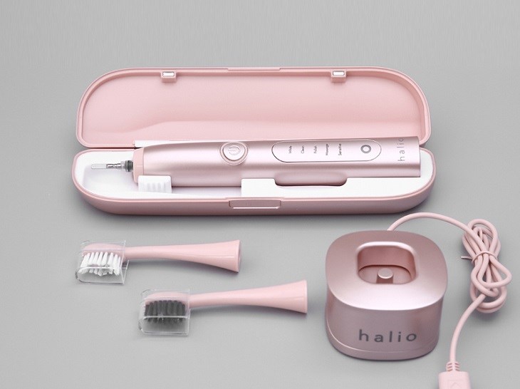 Bàn chải điện Halio Sonic Whitening Pro Rose Gold được trang bị đầu bàn chải làm từ silicon mượt mà