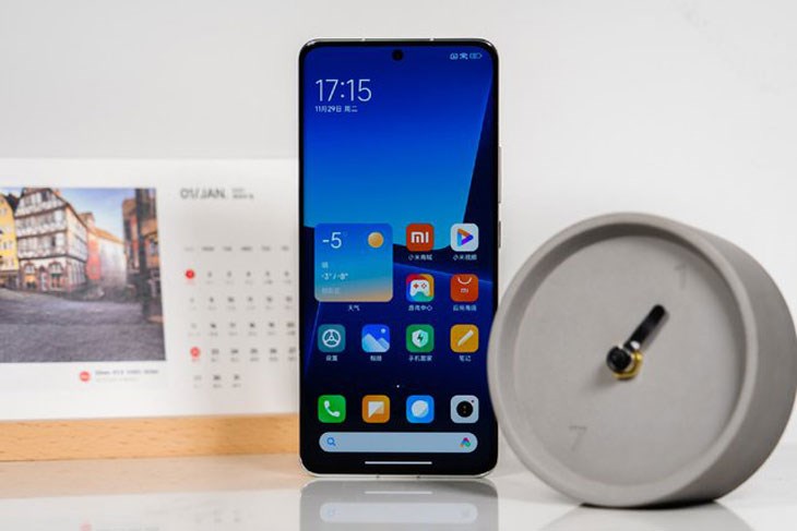 Xiaomi 13 Pro được bán với giá khoảng 17 triệu đồng cho phiên bản RAM 8 GB và bộ nhớ trong 128 GB