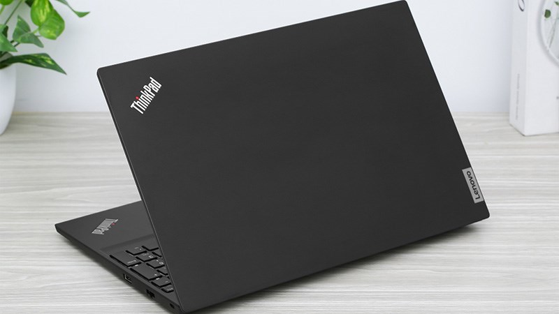 Lựa chọn laptop thương hiệu uy tín