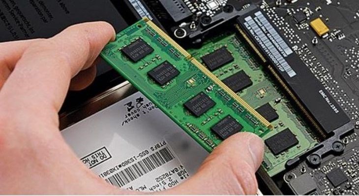 Bạn nên kiểm tra và đảm bảo RAM đã cắm chặt vào mainboard