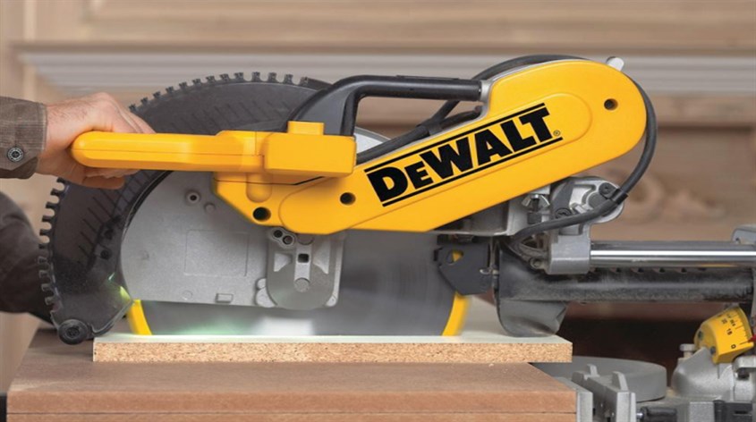 Máy cưa đa góc trượt Dewalt DWS780-KR 1675W mang thiết kế cứng cáp, bền bỉ