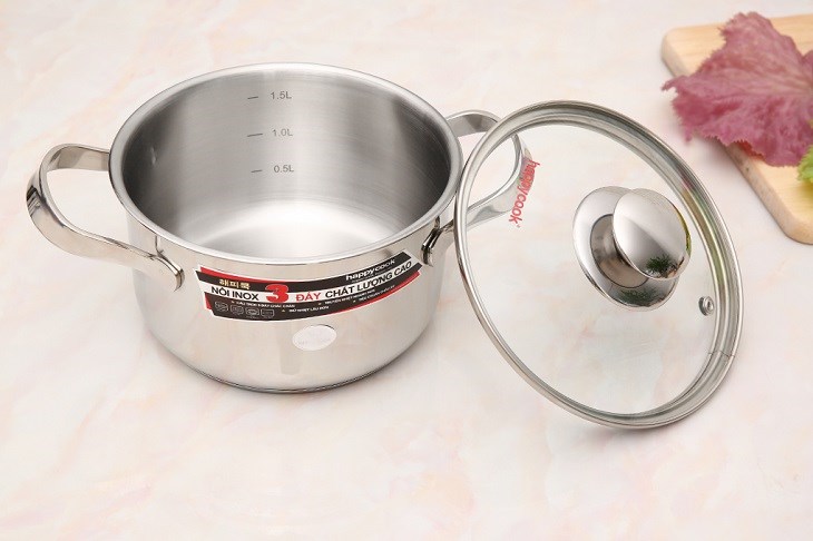 Nồi inox 3 đáy nắp kính 16 cm Happycook N16-NMG thiết kế nắp kính trong suốt sang trọng, giữ nhiệt tốt, có lỗ thoát khí chống trào