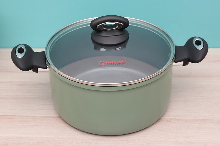 Nồi nhôm nắp kính 24 cm Happycook HCA-CG24 sở hữu màu xanh bắt mắt phù hợp nấu ăn cho gia đình