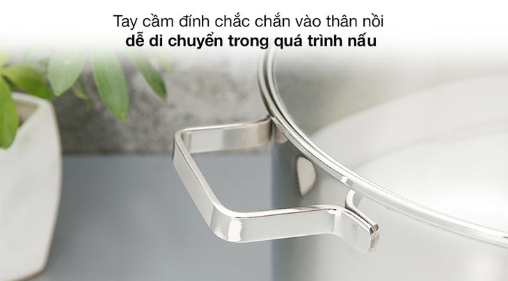 Nồi inox 3 đáy nắp kính 30 cm Happycook NC-30G có tay cầm cố định chắn chắn vào thân nồi, giúp di chuyển mọi nơi tiện lợi