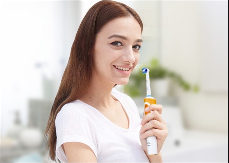 Bàn chải điện Sonic 2D Oral-B D12 đạt chỉ số chống nước IPX7 giúp bảo vệ người dùng an toàn khi sử dụng