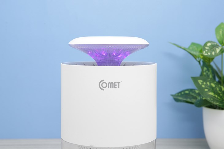 Đèn bắt muỗi Comet CM078 sử dụng ánh sáng tím để thu hút muỗi đảm bảo an toàn sức khỏe