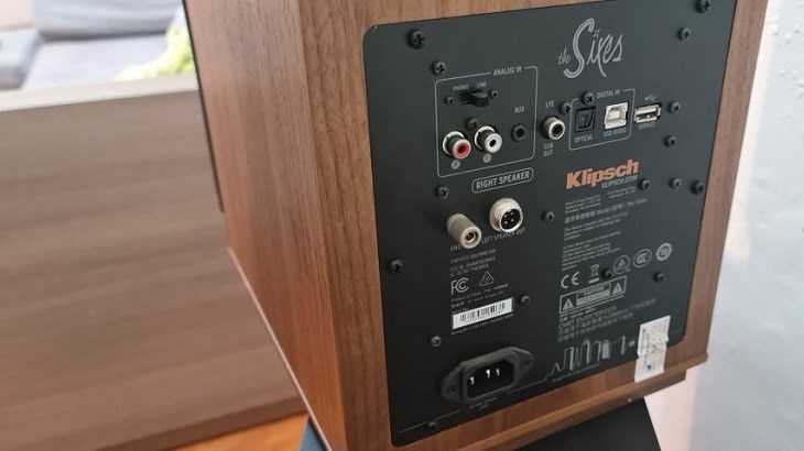 Loa Klipsch The Sixes được trang bị thêm một số cổng kết nối mới