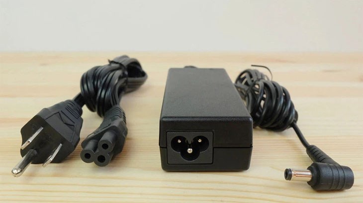 Cần kiểm tra dây sạc của bộ Adapter sạc xem dây có bị bị gãy, chuột cắn hay bị hở mạch không