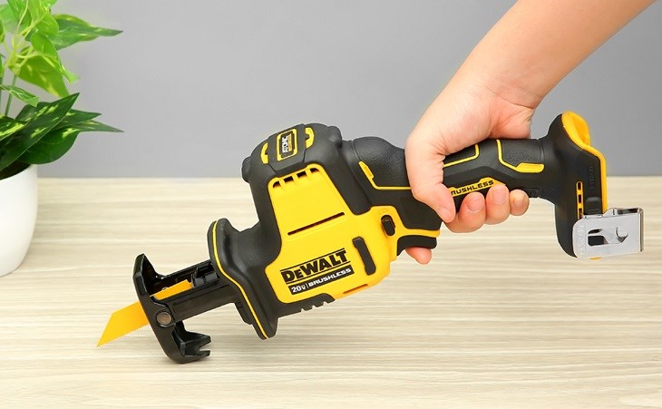 Máy cưa kiếm pin Dewalt DCS369B 20V cưa thẳng và cưa vát gỗ nhanh chóng