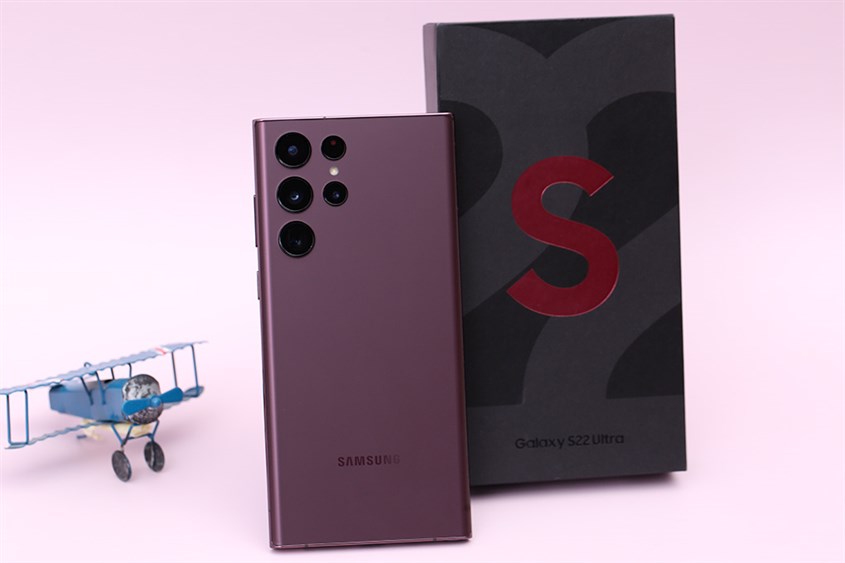 Samsung Galaxy S22 Ultra 5G sở hữu thiết kế thời thượng, đẳng cấp và mỏng nhẹ