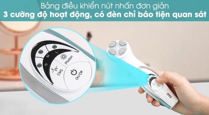 Máy massage mặt phục hồi da Lifetrons EP-100 có 3 cường độ massage với bảng điều khiển đơn giản để mẹ sử dụng dễ dàng