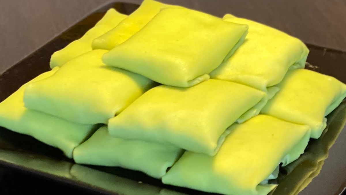 Bánh crepe lá dứa nhân kem chuối