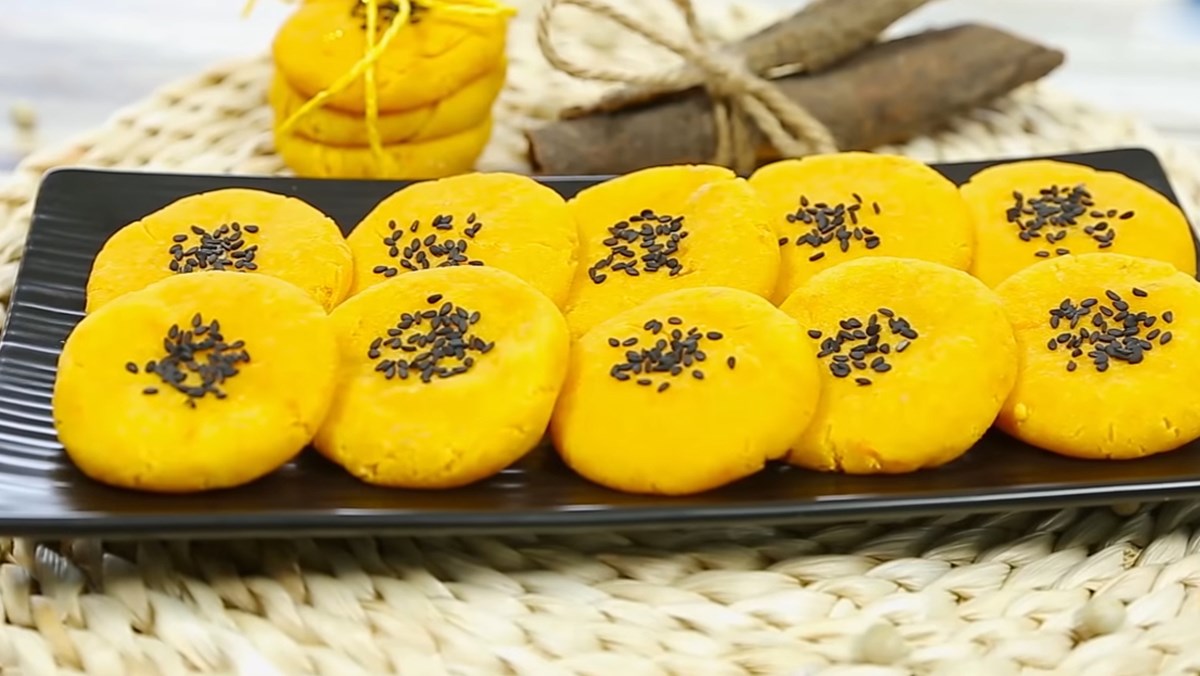 Bánh khoai lang nghệ nướng