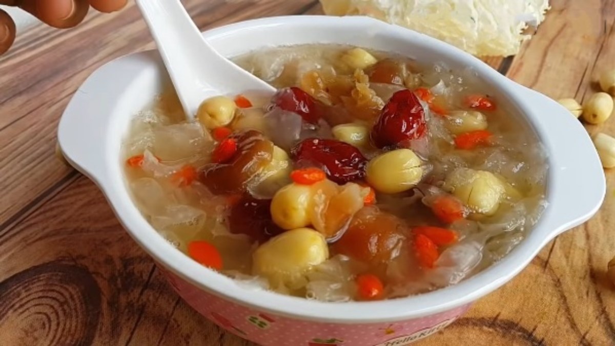 Chè hạt sen nấm tuyết