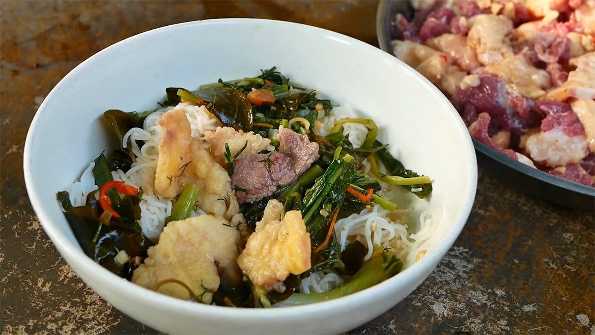 Lẩu bò nhúng lá giang