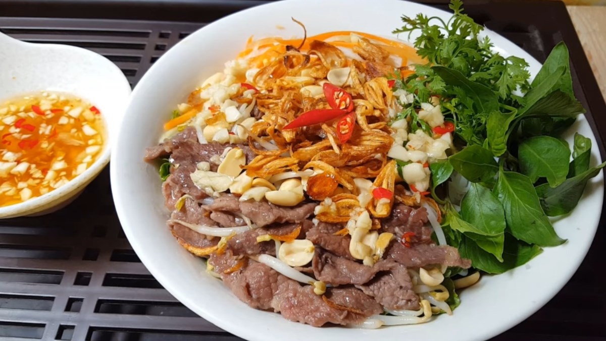 Phở bò trộn