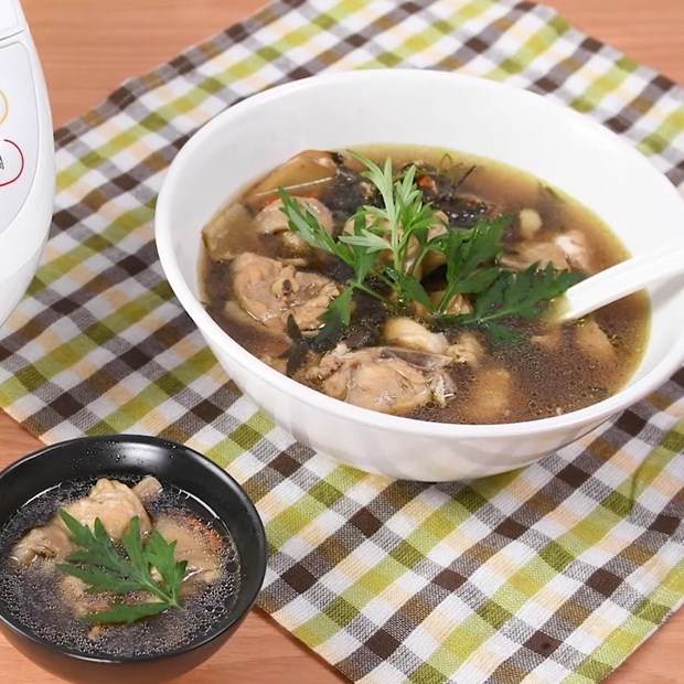 Gà ác tần (hầm) ngải cứu