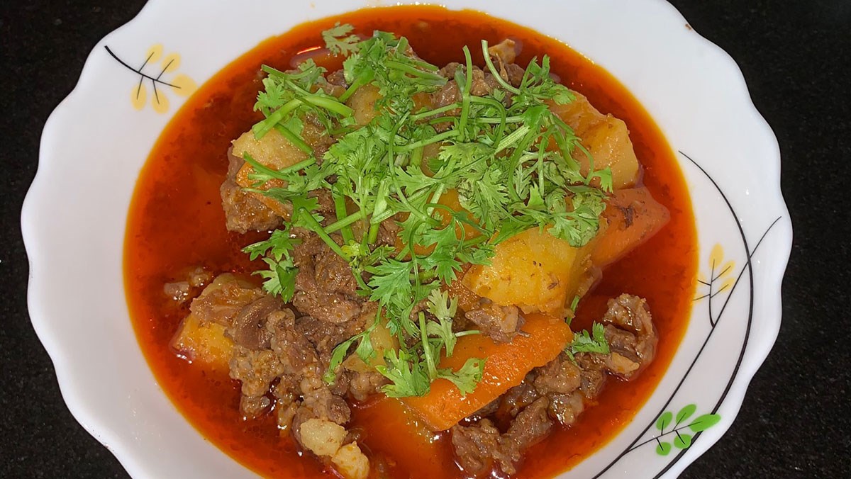 Bò kho khoai tây cà rốt