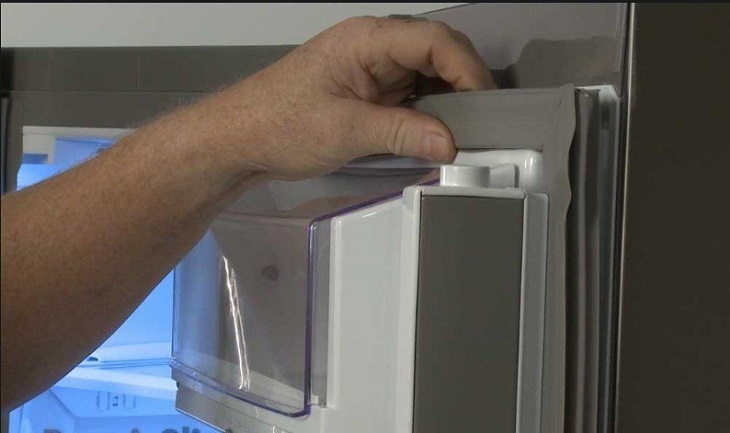 Kiểm tra viền cao su của tủ lạnh và thay mới nếu bị rách hoặc hư hỏng