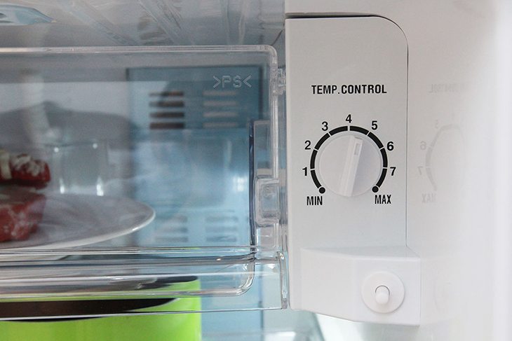 Nhiệt độ điều chỉnh sai và không phù hợp với nhu cầu bảo quản thực phẩm làm tủ không đủ lạnh
