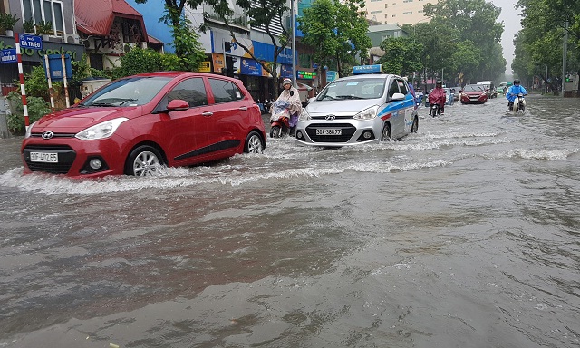 Mẹo đi đường an toàn trong ngày mưa bão bạn cần biết