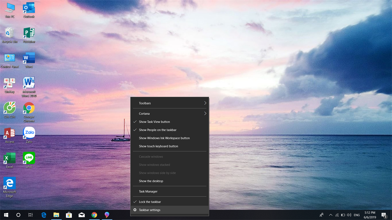 Taskbar > Chọn Taskbar Settings