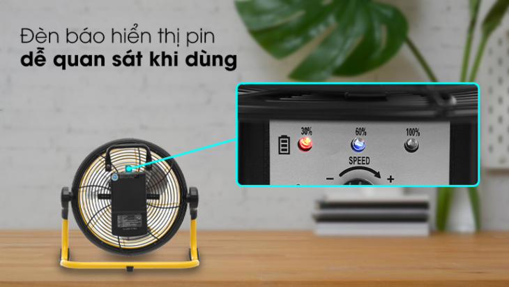 Quạt sạc điện AC 3 cánh ARF01D113 được trang bị đèn báo pin thông minh, tiện lợi cho người dùng theo dõi để sạc pin cho quạt kịp thời