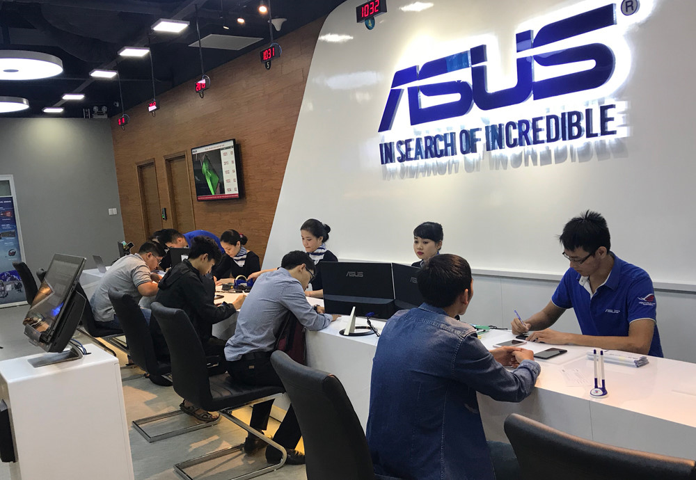 Bạn có thể liên hệ đến tổng đài của ASUS thông qua hotline 1800 6588