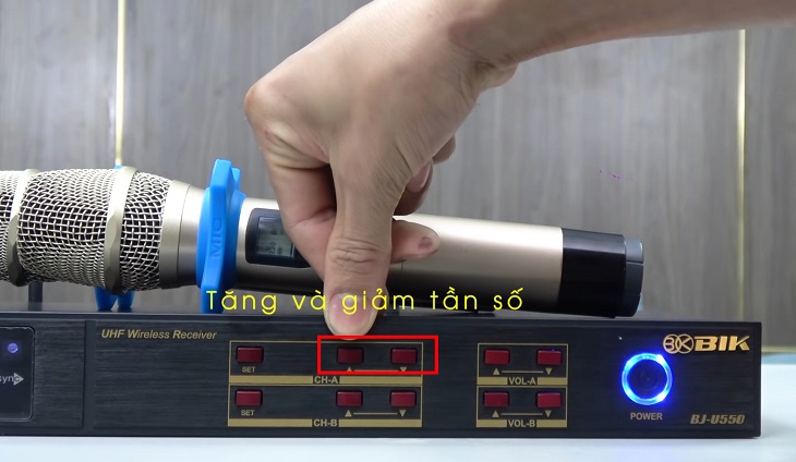 Cân chỉnh tần số micro không dây