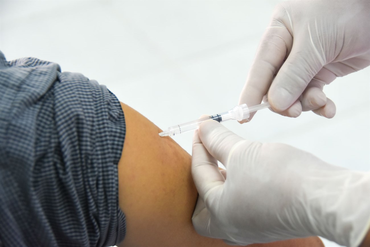 Người được tiêm vaccine COVID-19 sẽ có thể gặp phản ứng phụ nào?