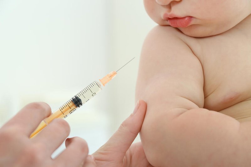 Có nên cho trẻ em tiêm vaccine COVID-19 không?