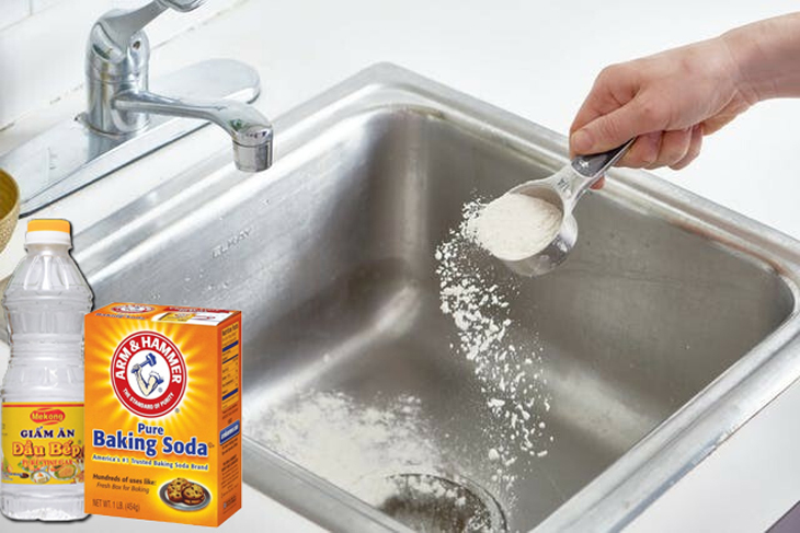 Sử dụng hỗn hợp gồm: Baking soda, giấm trắng, muối