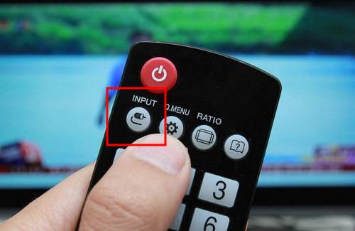 nhấn nút INPUT trên remote