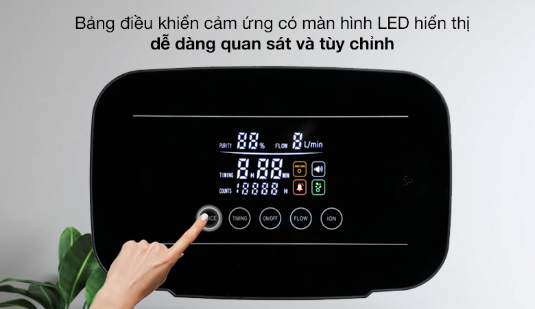 Sản phẩm trang bị bảng điều khiển cảm ứng màn hình LED dễ dàng quan sát thông số