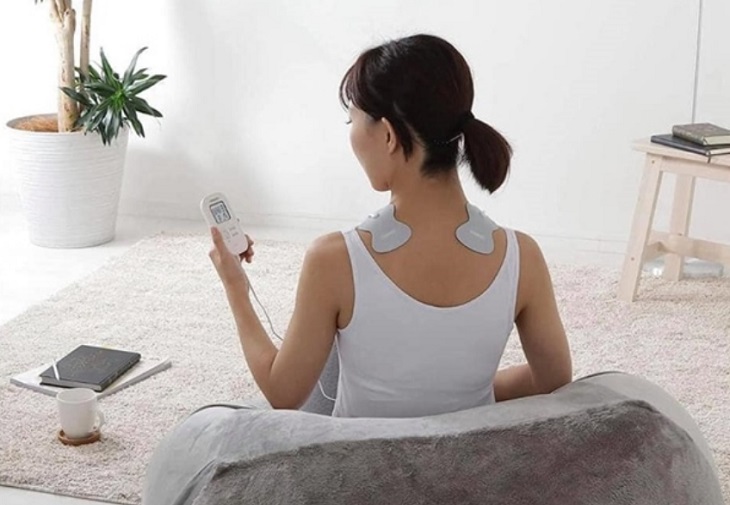 Dùng máy massage xung điện khi tâm trạng tỉnh táo 