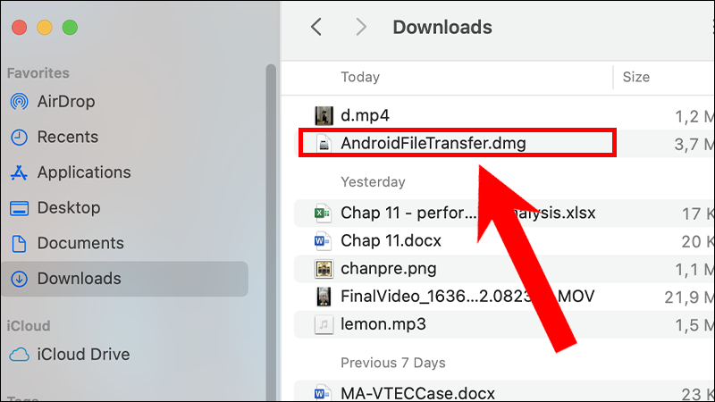 Bạn ấn chọn vào tập tin AndroidFileTransfer.dmg mà mình vừa tải xuống