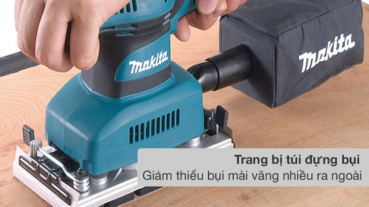 Máy chà nhám rung Makita BO3710 190W trang bị túi đựng bụi giảm thiểu bụi mài văng nhiều ra ngoài, tiết kiệm thời gian dọn dẹp