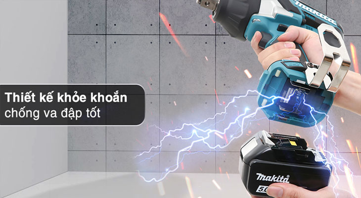 Máy siết bu lông pin Makita DTW1001RTJ 18V có thiết kế nhỏ gọn, sử dụng đơn giản